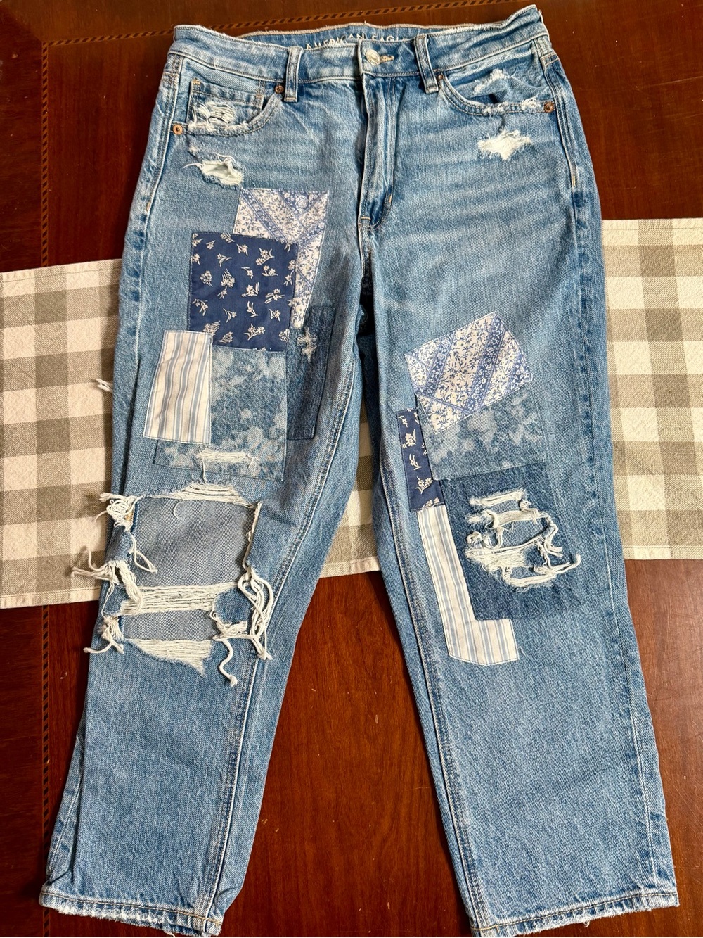 American Eagle Patchwork Jeans Size 6 X-Short Distressed Floral Quilted Boyfrien